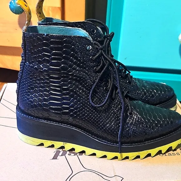 Pskaufman hallway with custom sole sz. 8
