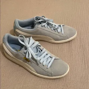 Puma Blue Suede Sneakers. Size 8. New