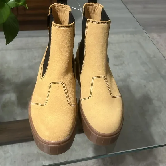 PUMA Mayze platform chelsea boots in tan