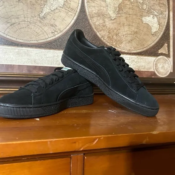 PUMA • Suede Classic 21 Black Sneakers