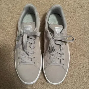 Puma Suede Classics Sneakers Size 10 Color Gray White Gold