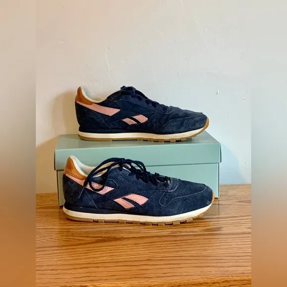 Reebok Classic Leather Suede Navy Blue Pink VTG Heritage 7.5 Harmon Logo Summer