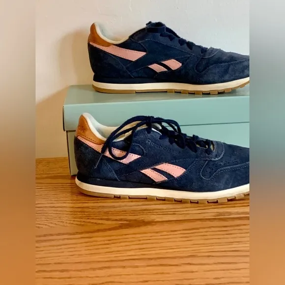 Reebok Classic Leather Suede Navy Blue Pink VTG Heritage 7.5 Harmon Logo Summer