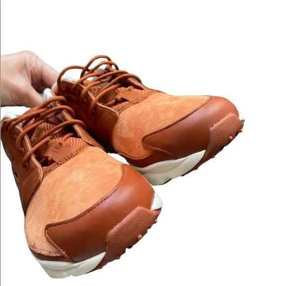 Reebok Furylite Chukka Leather Sneakers