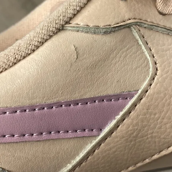 Reebok Pink Classic Leather Sneaker Kicks with Purple stripe Size 9.5