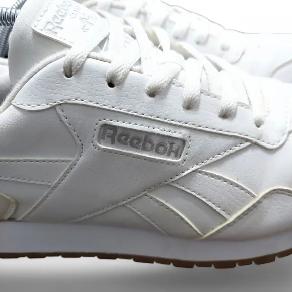 Reebok White Athletic Shoes with Retro Style and Durable Construction