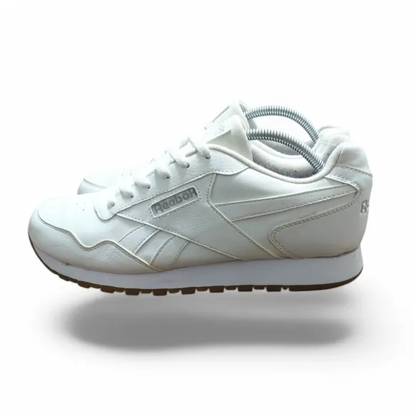 Reebok White Athletic Shoes with Retro Style and Durable Construction