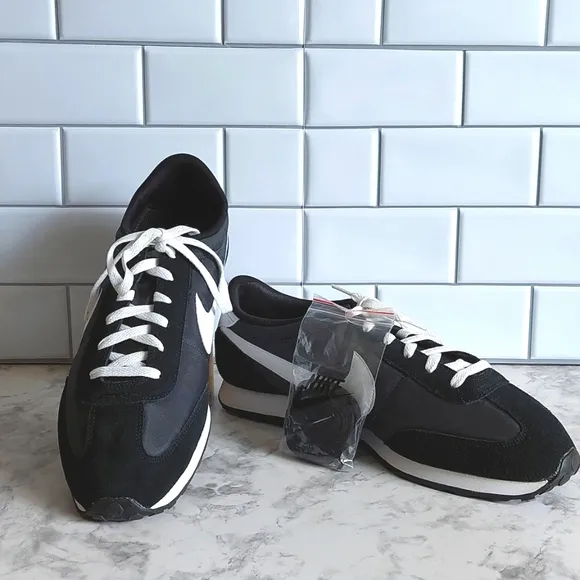Retro Nike Black and White Mach Runners Sz 14