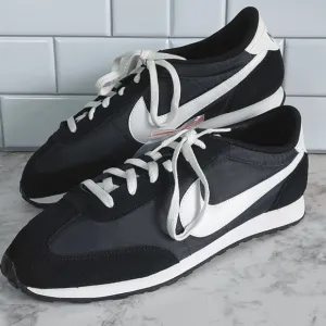 Retro Nike Black and White Mach Runners Sz 14