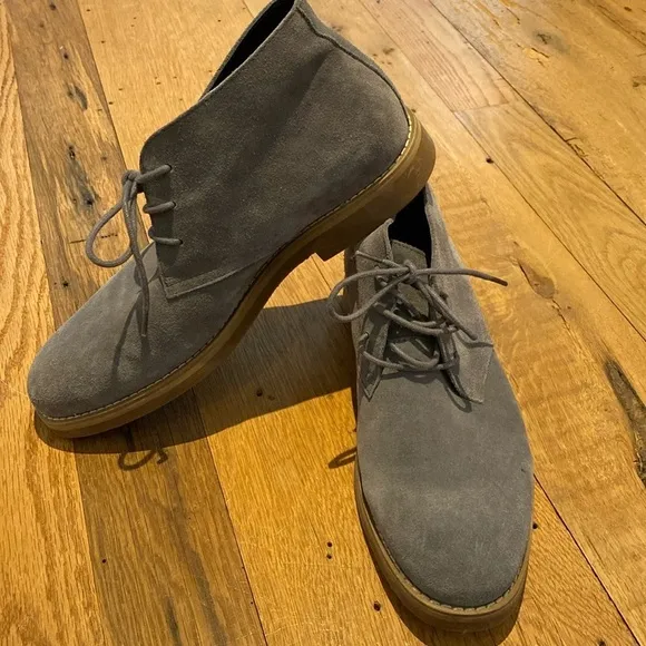 Saks Fifth Avenue Mens Dempsey Chukka Boots Gray Suede Lace Up Crepe Sole 7.5M