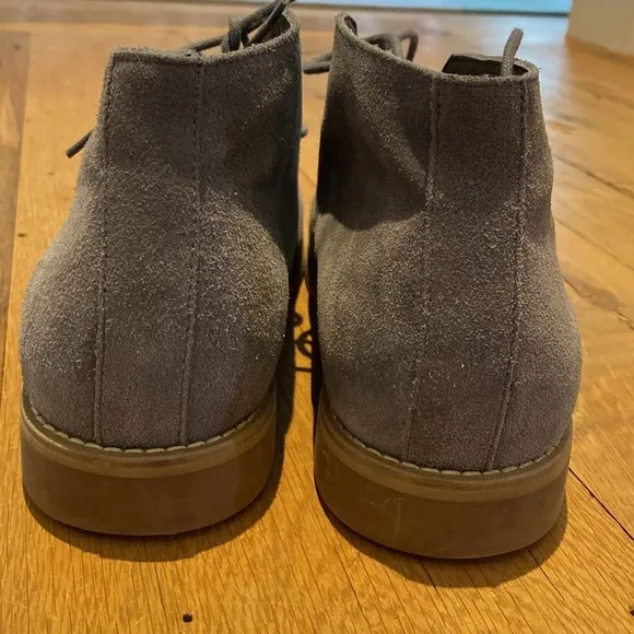 Saks Fifth Avenue Mens Dempsey Chukka Boots Gray Suede Lace Up Crepe Sole 7.5M