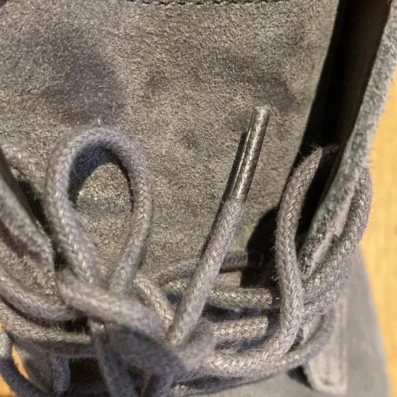 Saks Fifth Avenue Mens Dempsey Chukka Boots Gray Suede Lace Up Crepe Sole 7.5M
