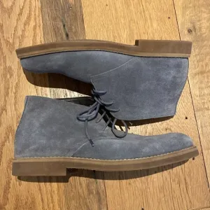 Saks Fifth Avenue Mens Dempsey Chukka Boots Gray Suede Lace Up Crepe Sole 7.5M