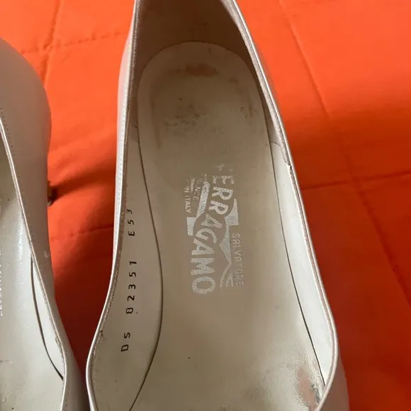 Salvatore Ferragamo Shoes Women 7 Beige Shoes Casual