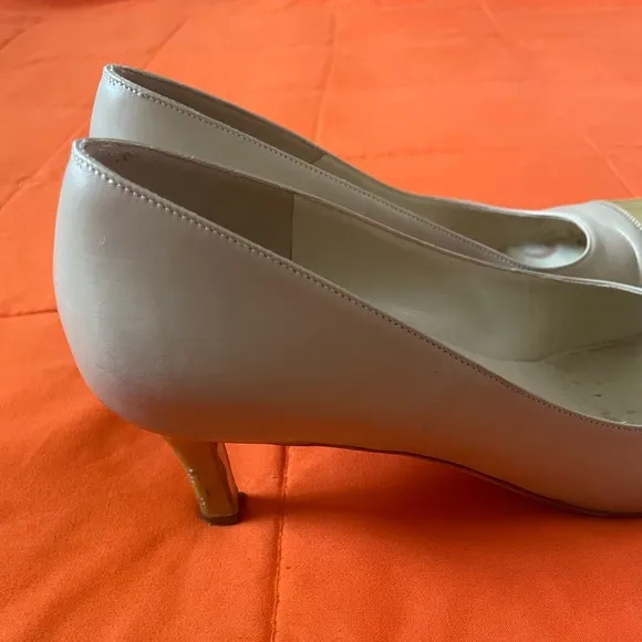 Salvatore Ferragamo Shoes Women 7 Beige Shoes Casual