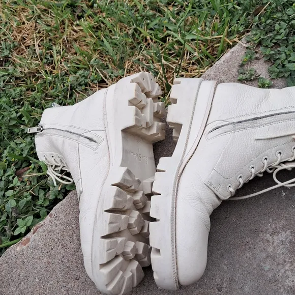 Sam  Edelman  Combat Boots women size 8 Cream