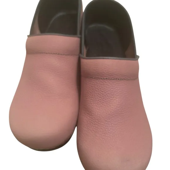 SANITA Professional Rose Oil Leather Slip On Shoes Women’s Size 40
