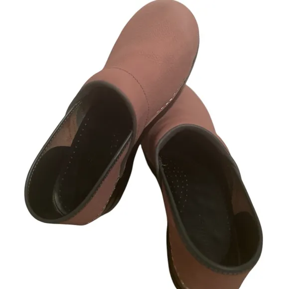 SANITA Professional Rose Oil Leather Slip On Shoes Women’s Size 40