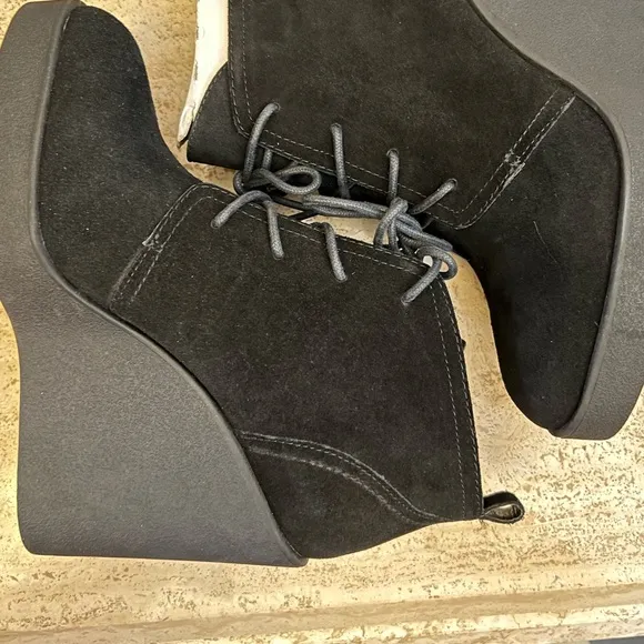 SB15 Jessica Simpson Women’s Mesila Wedge Bootie Ankle Boot,Black,Size10