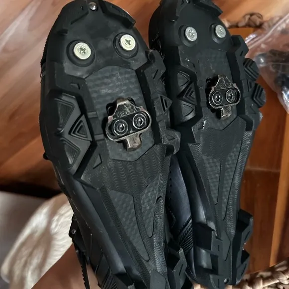 Serfas women’s Black Cycling Shoes with Silver Accents