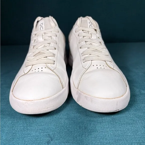 Size 9 - Women’s On Clod The Roger white shoes