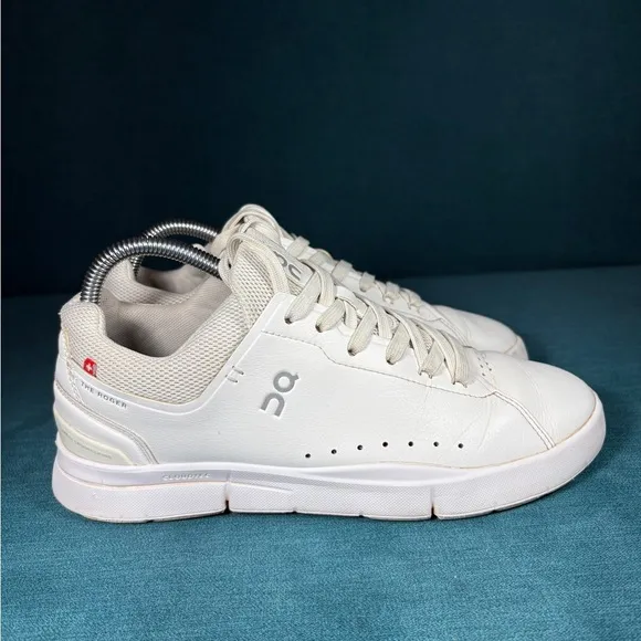 Size 9 - Women’s On Clod The Roger white shoes