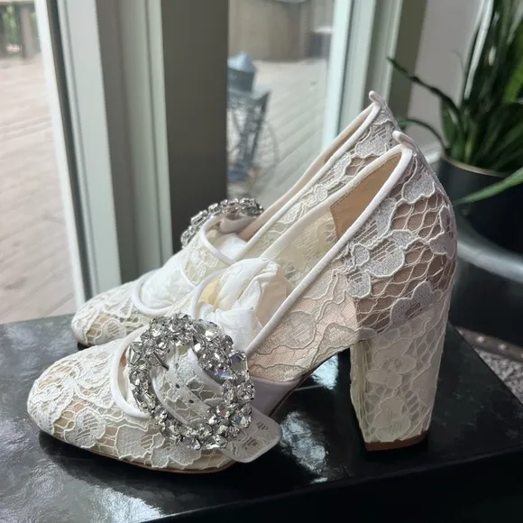 SJP BY SARAH JESSICA PARKER CELINE WHITE LACE RHINESTONE PUMPS 35.5 5.5