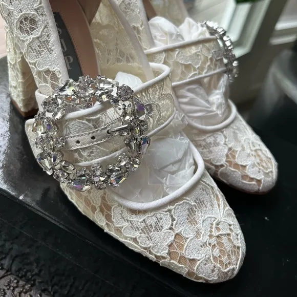 SJP BY SARAH JESSICA PARKER CELINE WHITE LACE RHINESTONE PUMPS 35.5 5.5