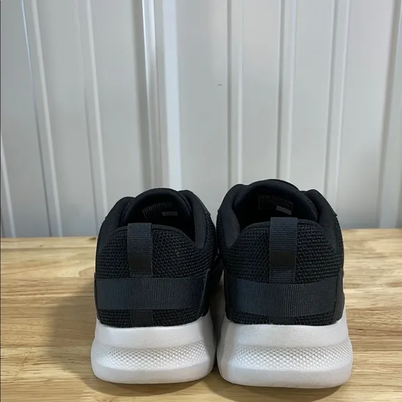 Skechers Black and White Sneakers with Breathable Mesh Size 9.5