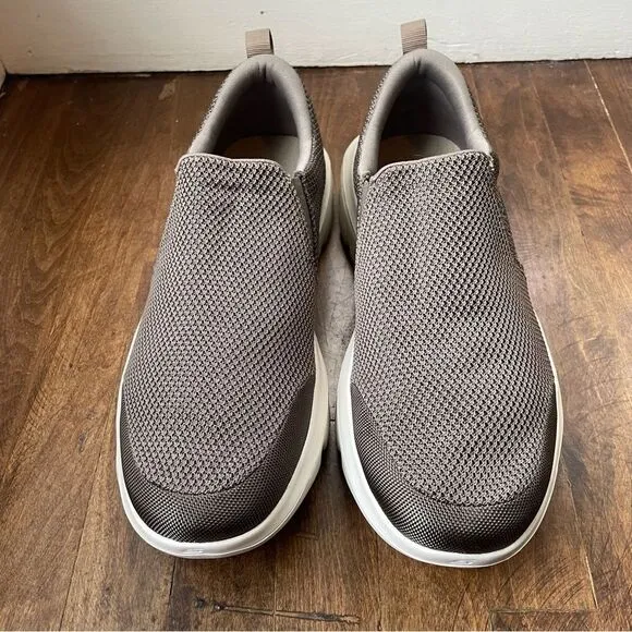 Skechers GoWalk Evolution Ultra Khaki Slip On Shoes, Men's size 11