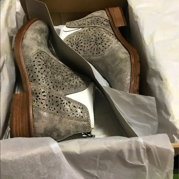 Soft barrosa smoke ankle boots 6