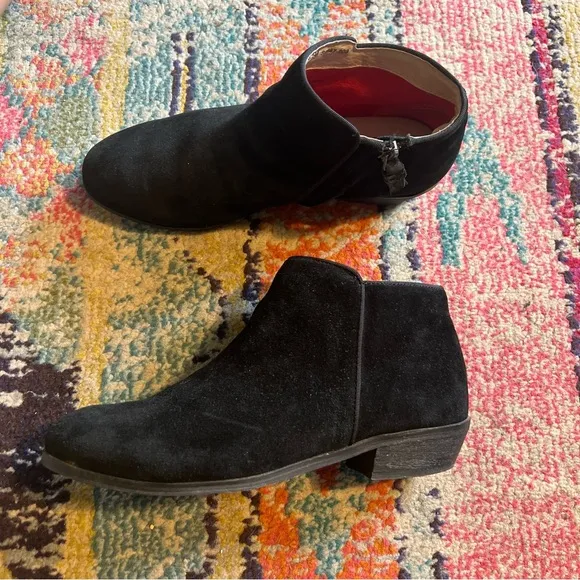 Soft walk rocklin Women’s Black Suede Ankle Boots 8.5