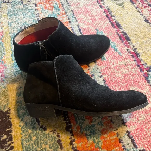 Soft walk rocklin Women’s Black Suede Ankle Boots 8.5