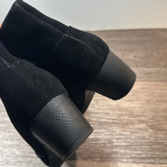 Softwalk suede leather boots woman’s size 7.5 (d175)