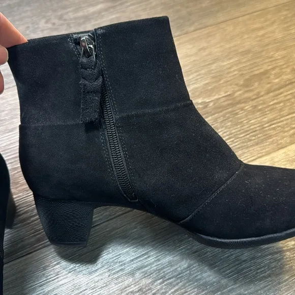 Softwalk suede leather boots woman’s size 7.5 (d175)