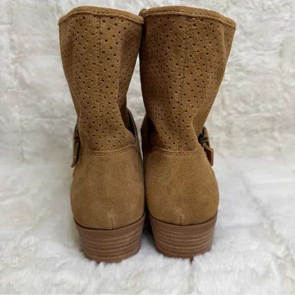 Sole Society Tan Suede Ankle Boots Size 7.5 Perforated Design Buckle Accent NEW