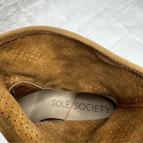 Sole Society Tan Suede Ankle Boots Size 7.5 Perforated Design Buckle Accent NEW