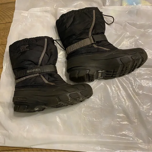 Sorel boots nylon waterproof Black w/gray trim SZ 6