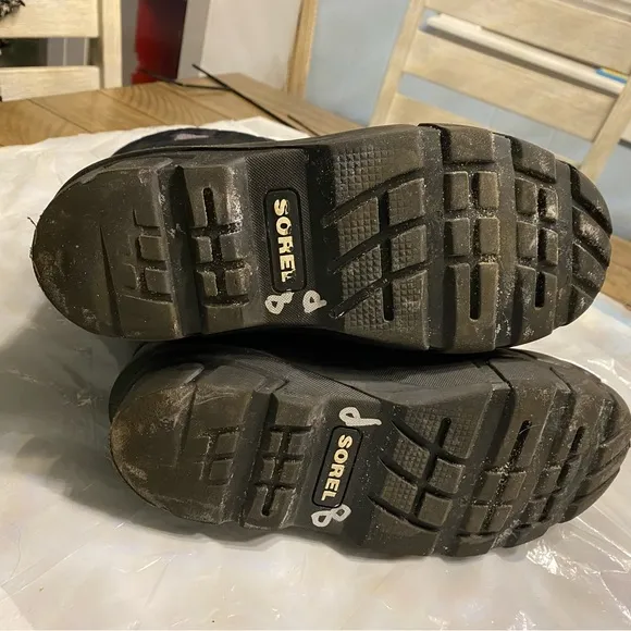 Sorel boots nylon waterproof Black w/gray trim SZ 6