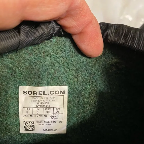 Sorel boots nylon waterproof Black w/gray trim SZ 6