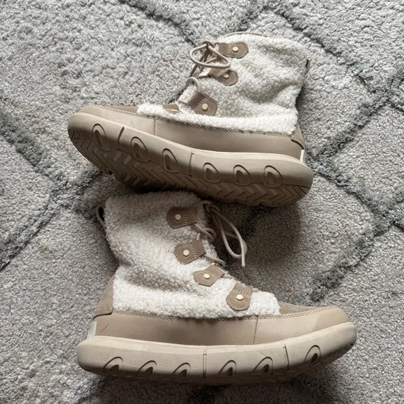 Sorel Explorer II Joan Cozy Boots Fossil cream waterproof suede shearling 10