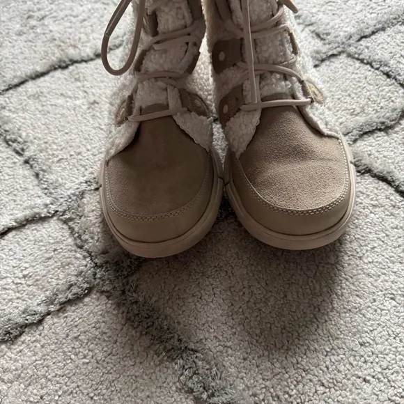 Sorel Explorer II Joan Cozy Boots Fossil cream waterproof suede shearling 10