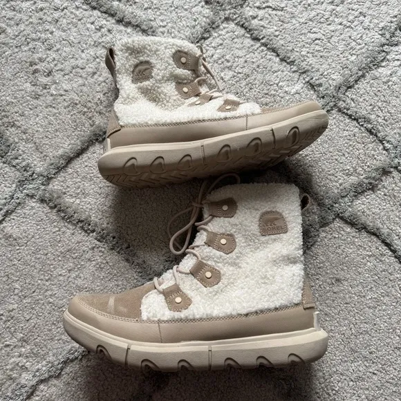 Sorel Explorer II Joan Cozy Boots Fossil cream waterproof suede shearling 10
