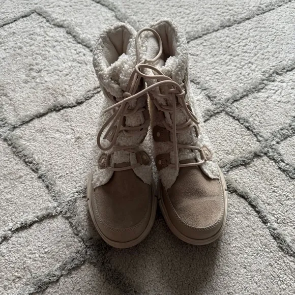 Sorel Explorer II Joan Cozy Boots Fossil cream waterproof suede shearling 10