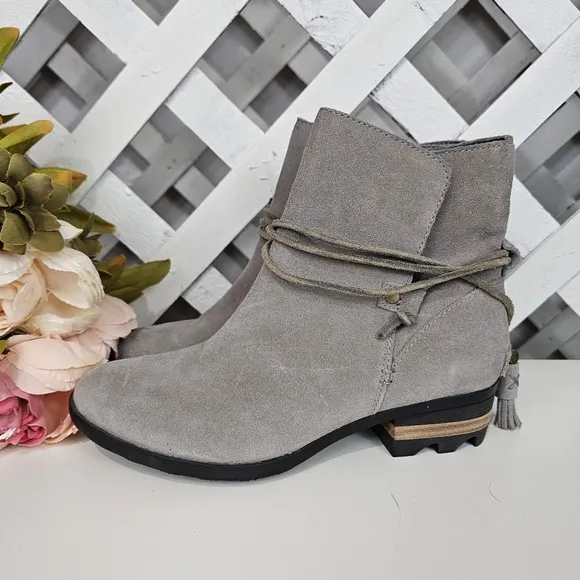 Sorel Farah Grey Suede Booties Size 7