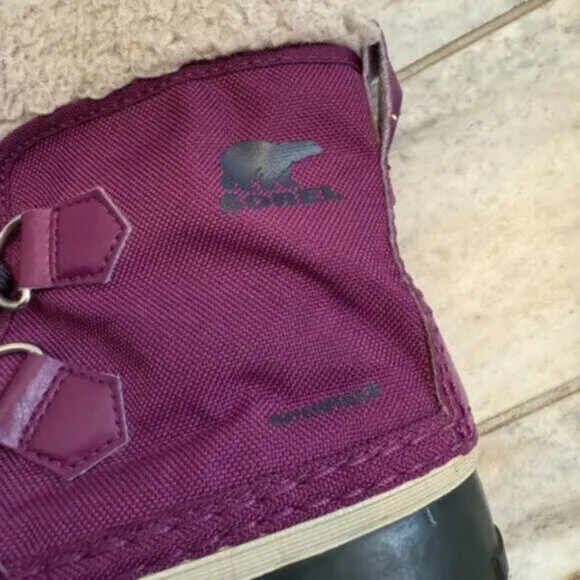 Sorel girls size 12 plum/black Waterproof snow boots