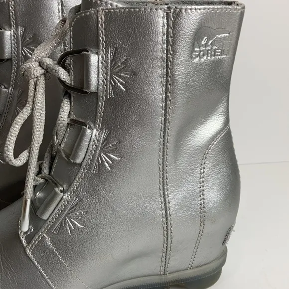 Sorel Joan of Arctic Disney Frozen Silver Metallic Waterproof Boots Kids 3 Elsa