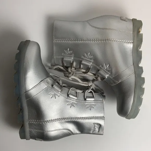 Sorel Joan of Arctic Disney Frozen Silver Metallic Waterproof Boots Kids 3 Elsa