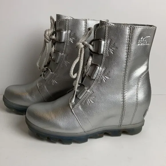 Sorel Joan of Arctic Disney Frozen Silver Metallic Waterproof Boots Kids 3 Elsa