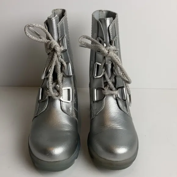 Sorel Joan of Arctic Disney Frozen Silver Metallic Waterproof Boots Kids 3 Elsa